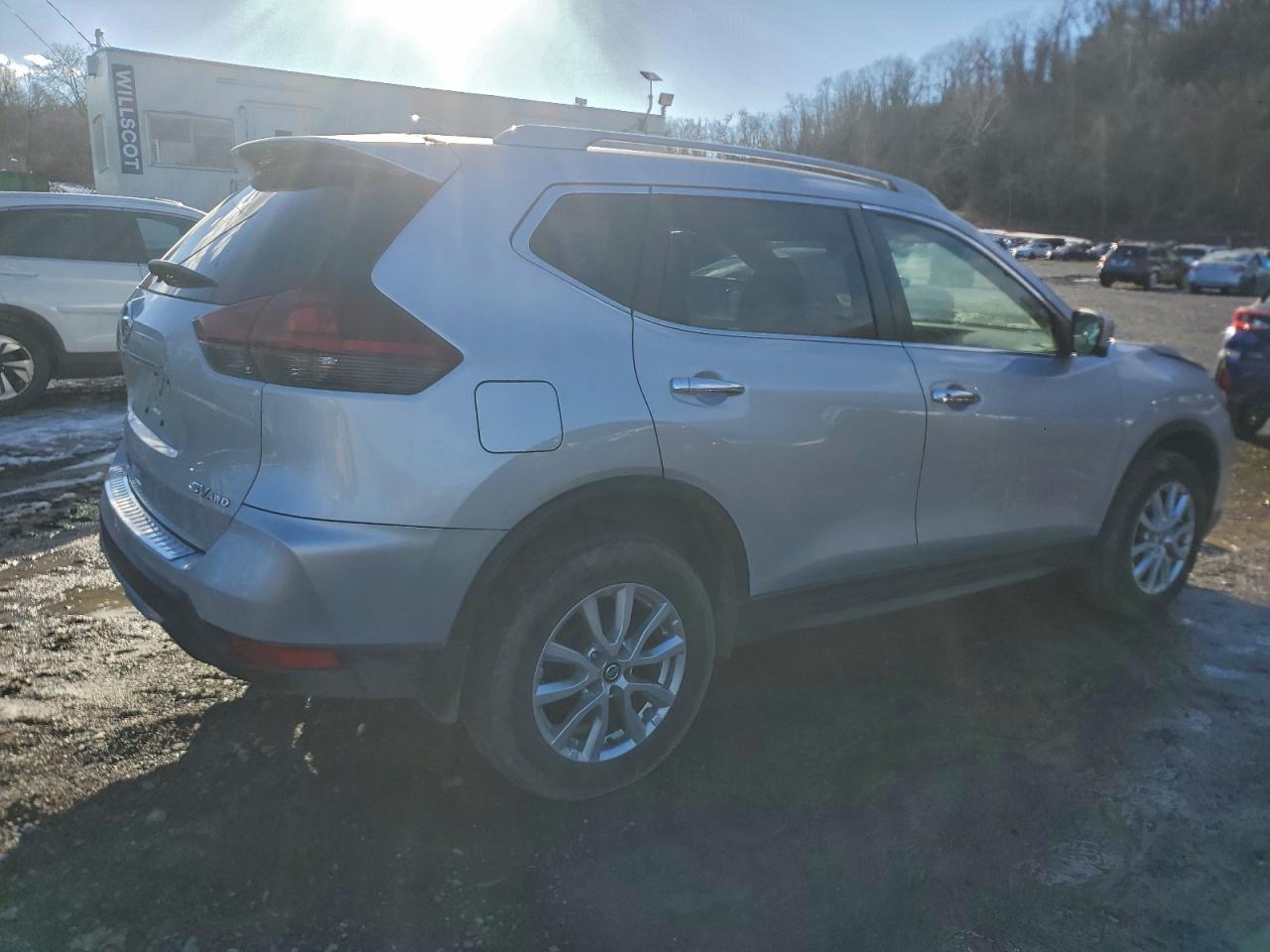 2018 NISSAN ROGUE S photo 3