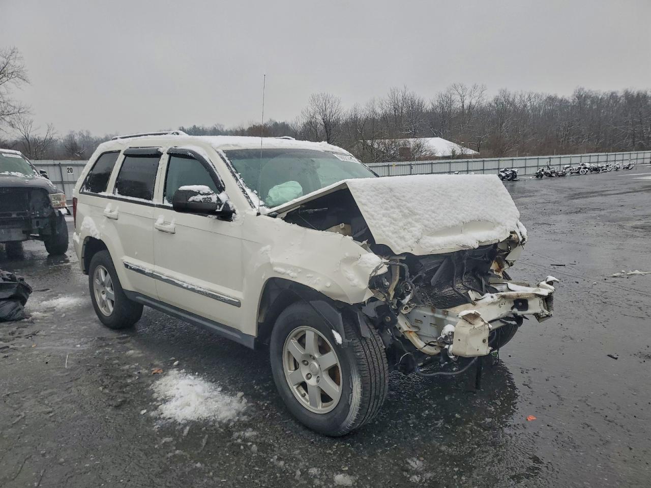2010 JEEP GRAND CHEROKEE LAREDO photo 4