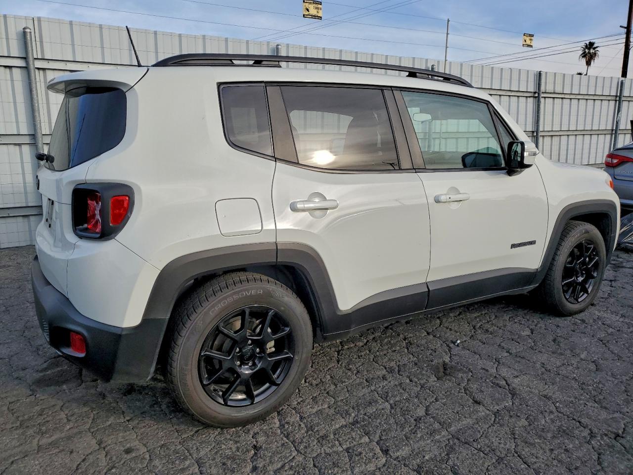 2019 JEEP RENEGADE LATITUDE photo 5