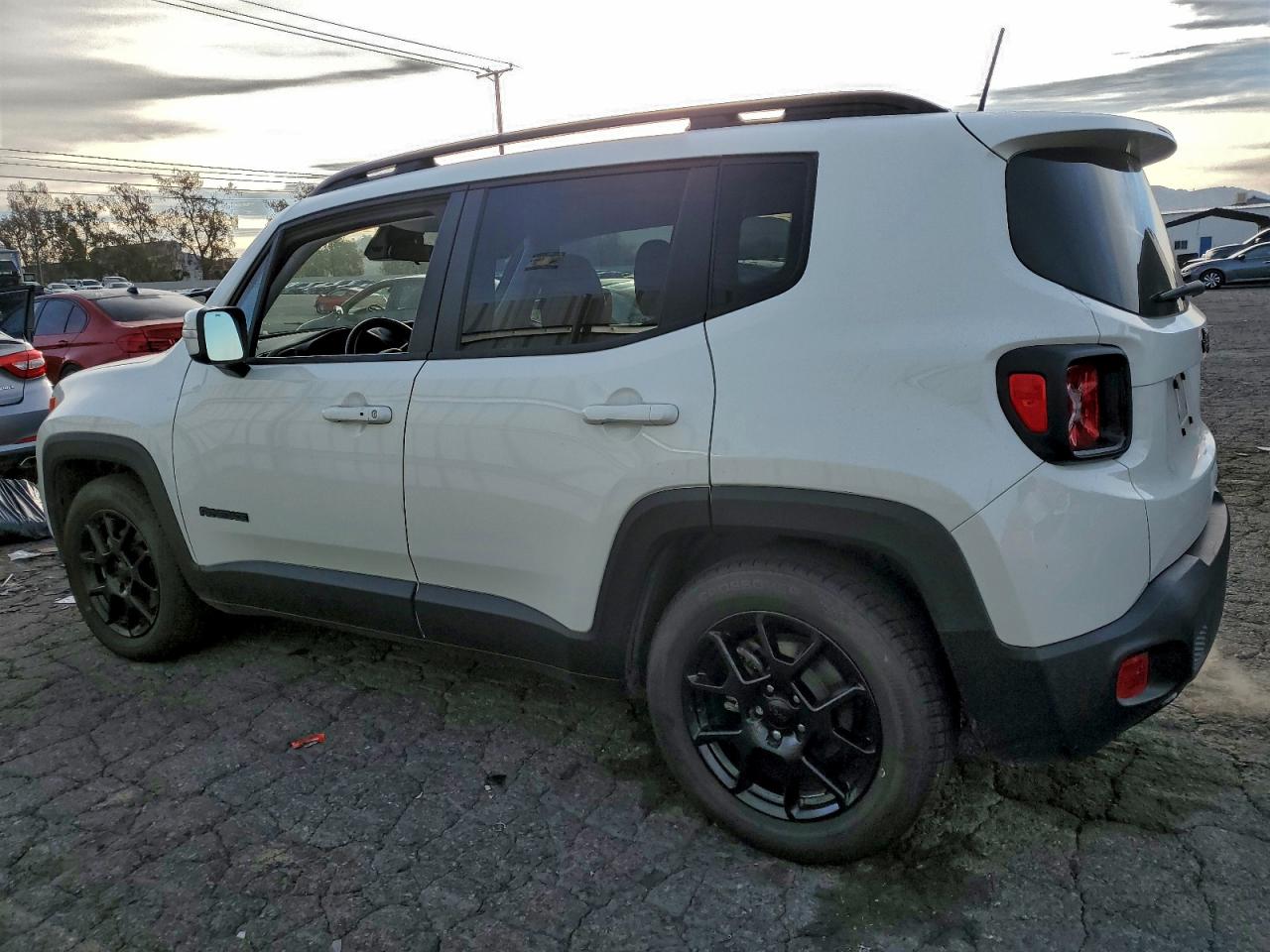 2019 JEEP RENEGADE LATITUDE photo 3