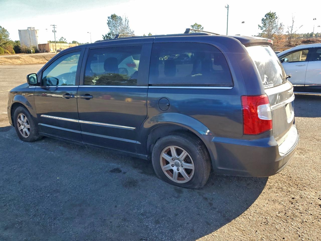2013 CHRYSLER TOWN & COUNTRY TOURING photo 2