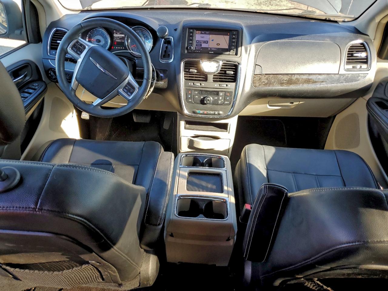 2013 CHRYSLER TOWN & COUNTRY TOURING photo 8