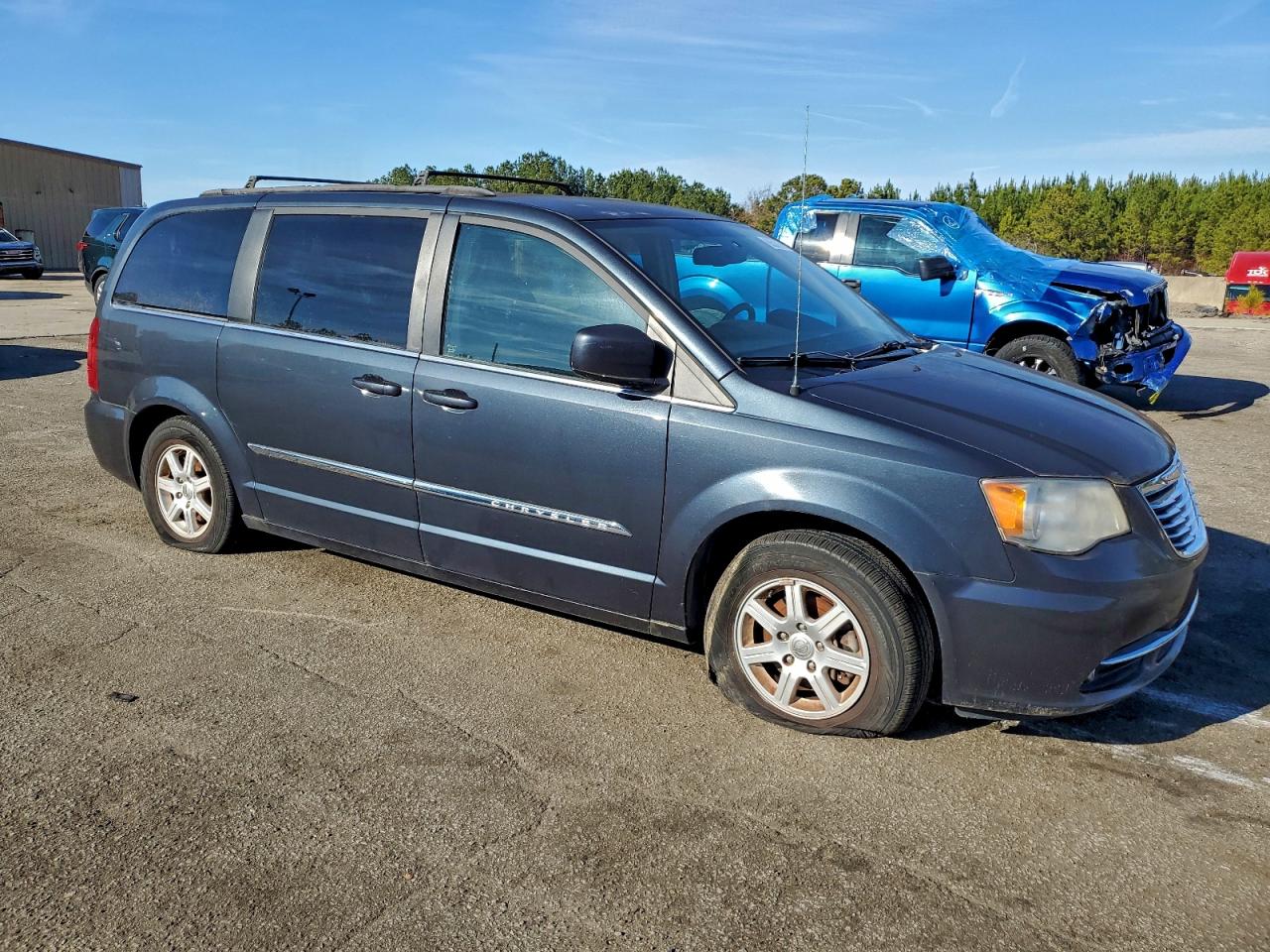 2013 CHRYSLER TOWN & COUNTRY TOURING photo 4
