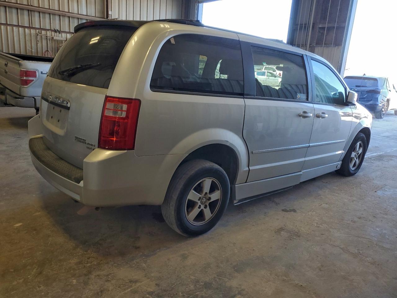 2010 DODGE GRAND CARAVAN SXT photo 3