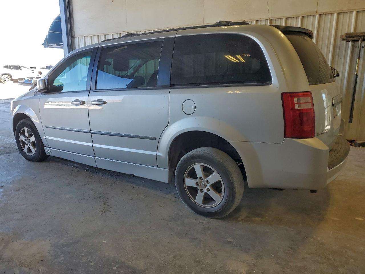 2010 DODGE GRAND CARAVAN SXT photo 2