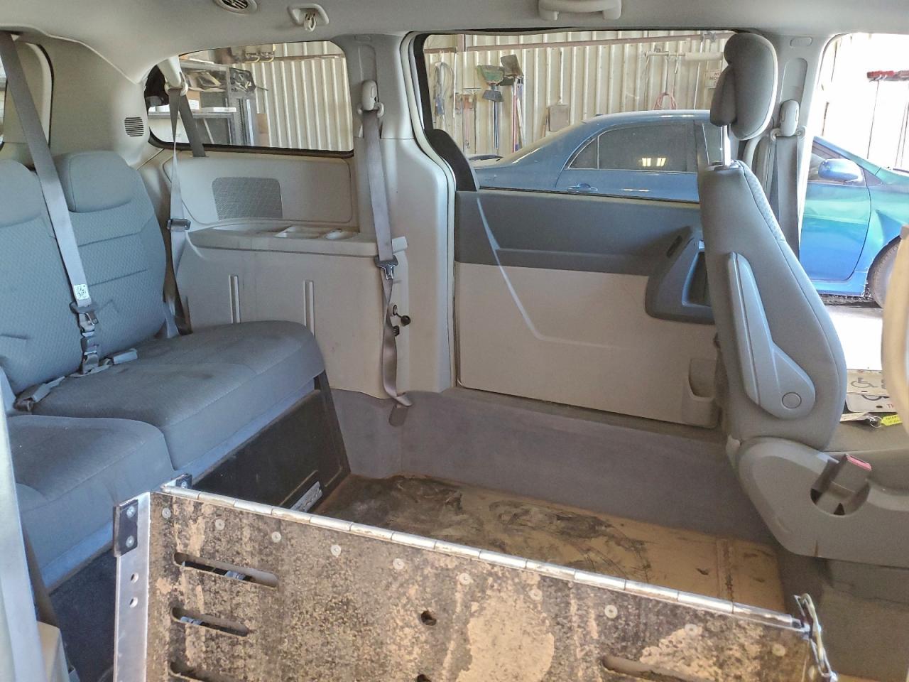 2010 DODGE GRAND CARAVAN SXT photo 11