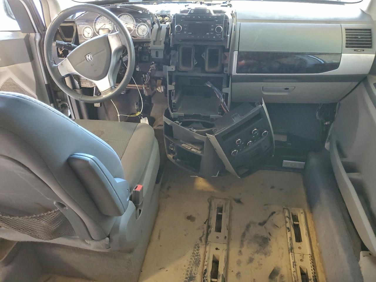 2010 DODGE GRAND CARAVAN SXT photo 8