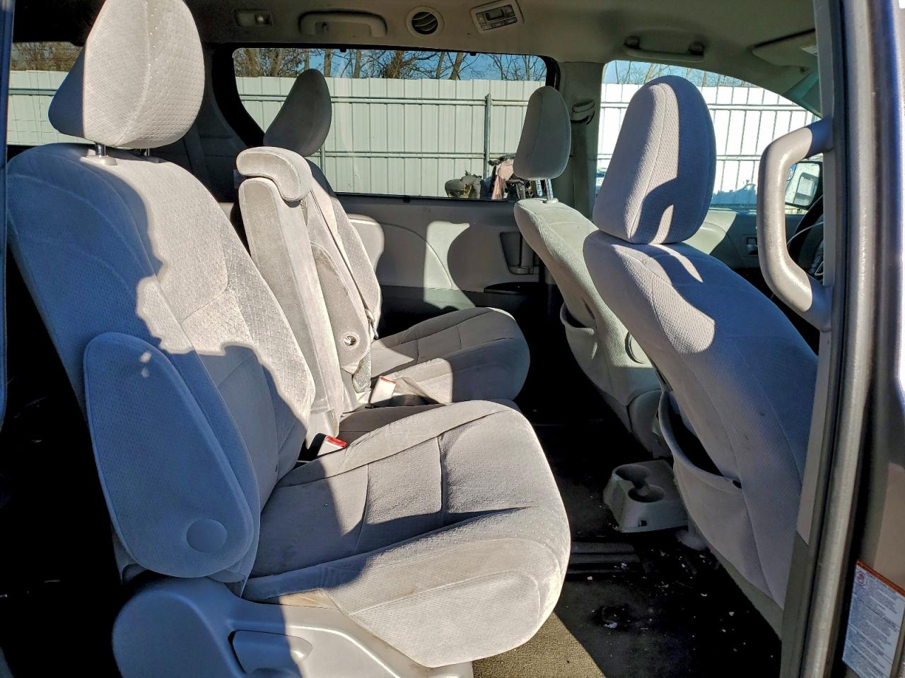 2015 TOYOTA SIENNA LE photo 11