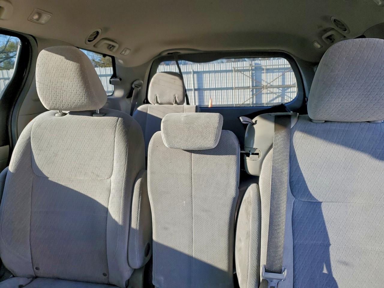 2015 TOYOTA SIENNA LE photo 10