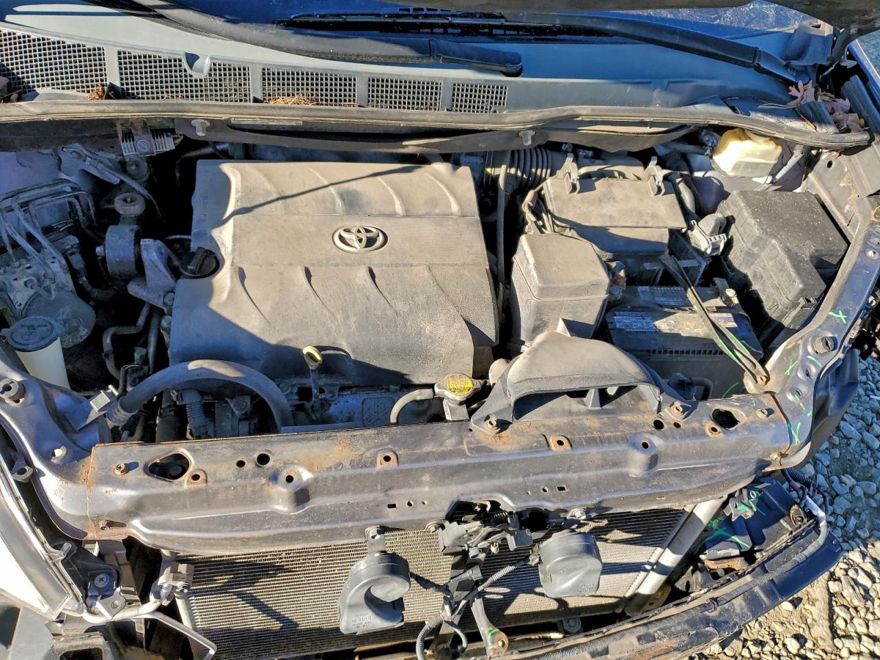 2015 TOYOTA SIENNA LE photo 12