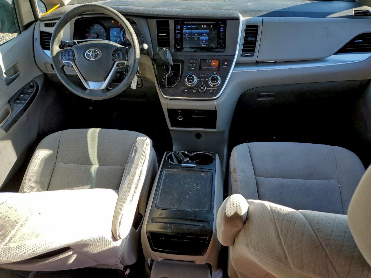 2015 TOYOTA SIENNA LE photo 8