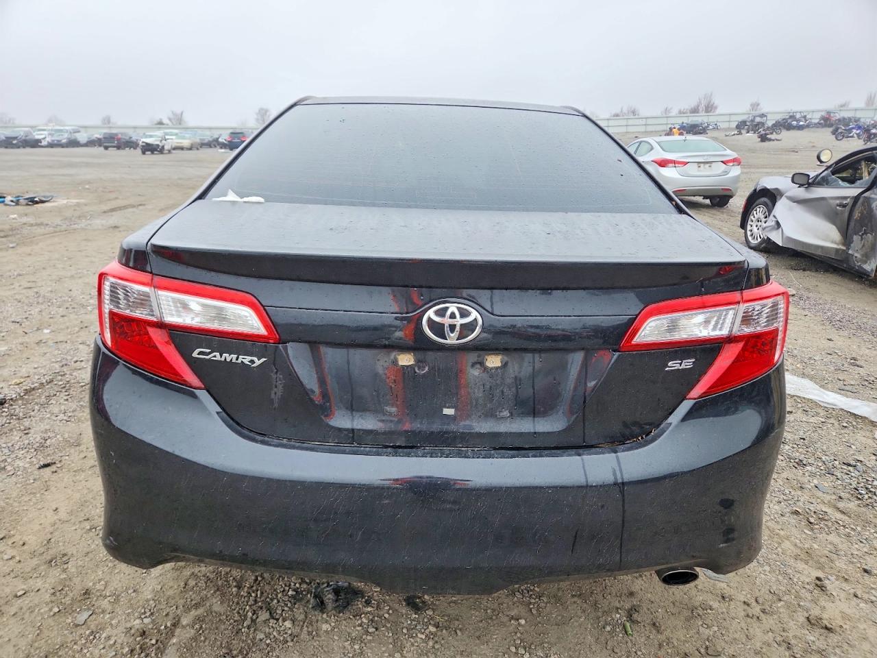 2014 TOYOTA CAMRY L photo 11