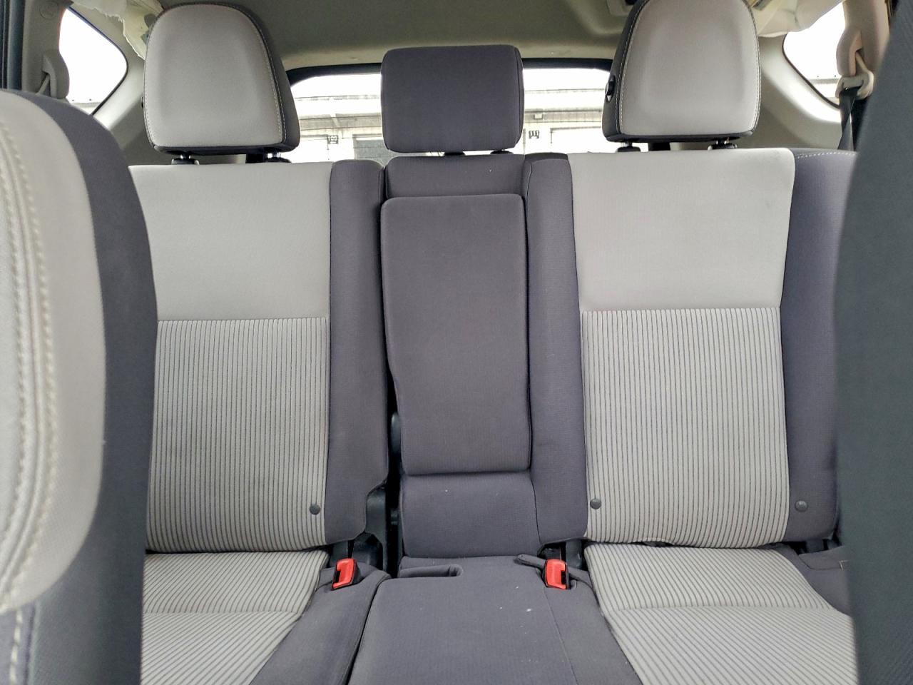2015 TOYOTA RAV4 XLE photo 10