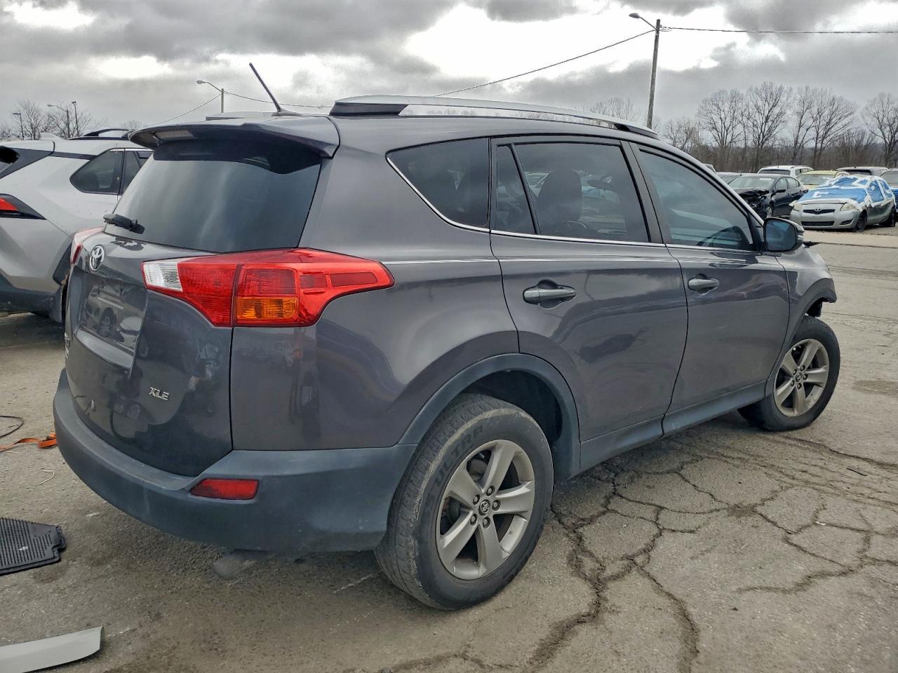 2015 TOYOTA RAV4 XLE photo 3