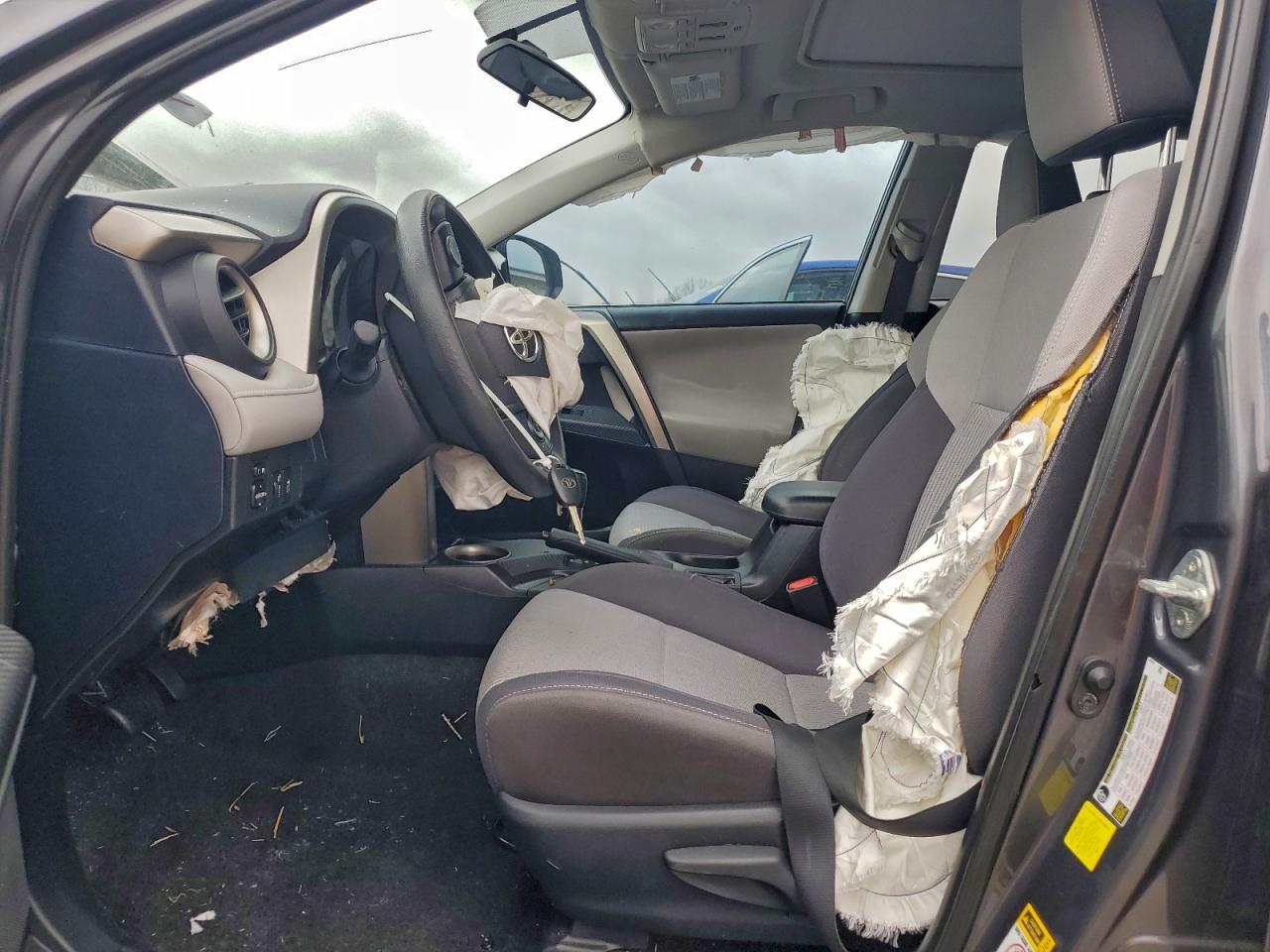 2015 TOYOTA RAV4 XLE photo 7