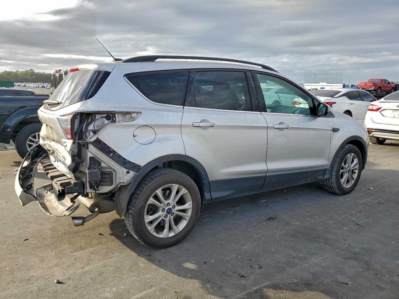 2017 FORD ESCAPE SE photo 3