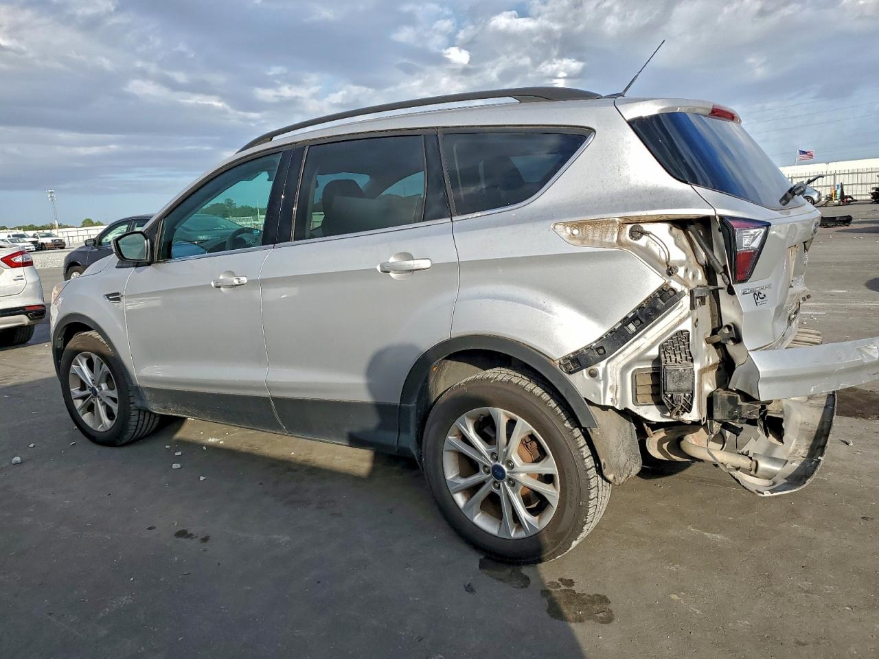 2017 FORD ESCAPE SE photo 2