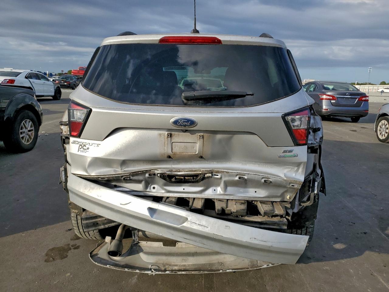 2017 FORD ESCAPE SE photo 6