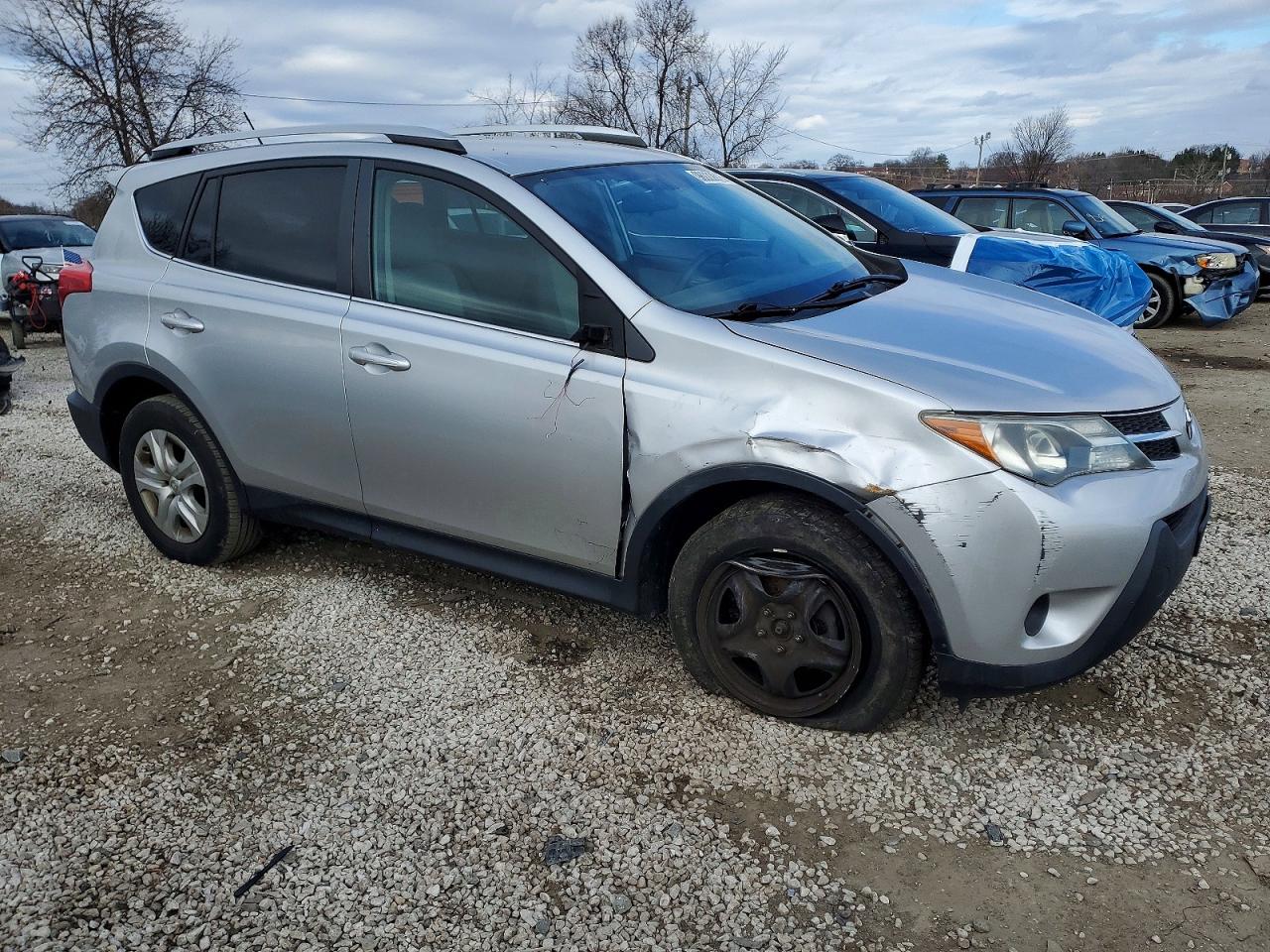 2015 TOYOTA RAV4 LE photo 4