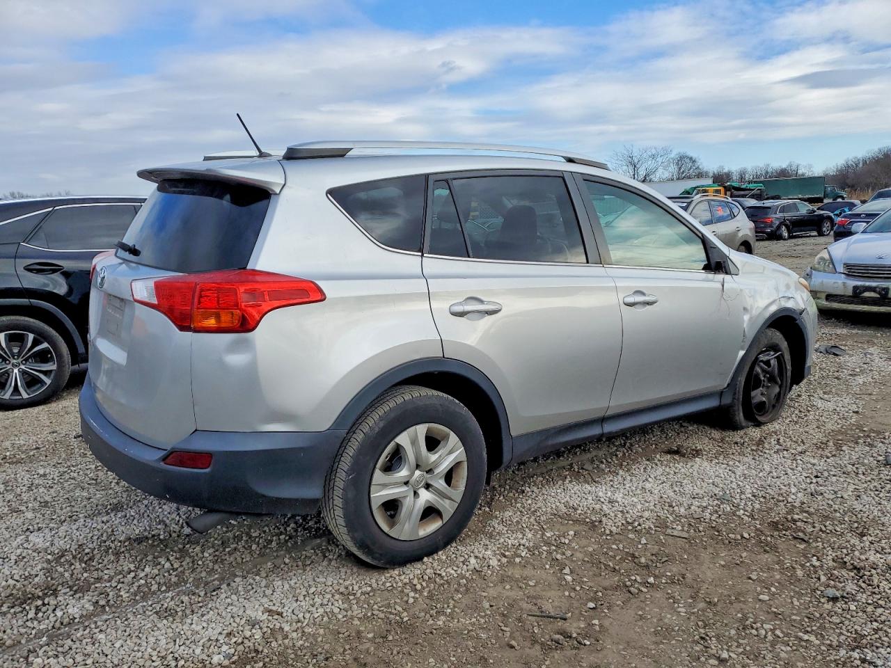 2015 TOYOTA RAV4 LE photo 3