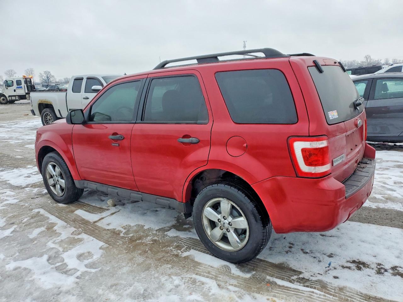 2011 FORD ESCAPE XLT photo 2