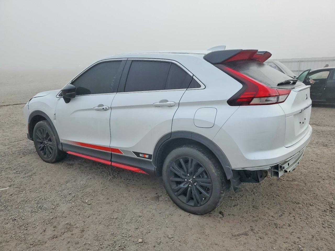 2024 MITSUBISHI ECLIPSE CROSS LE photo 2