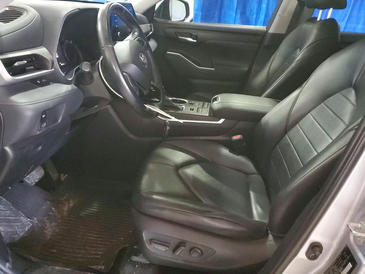 2020 TOYOTA HIGHLANDER XLE photo 7
