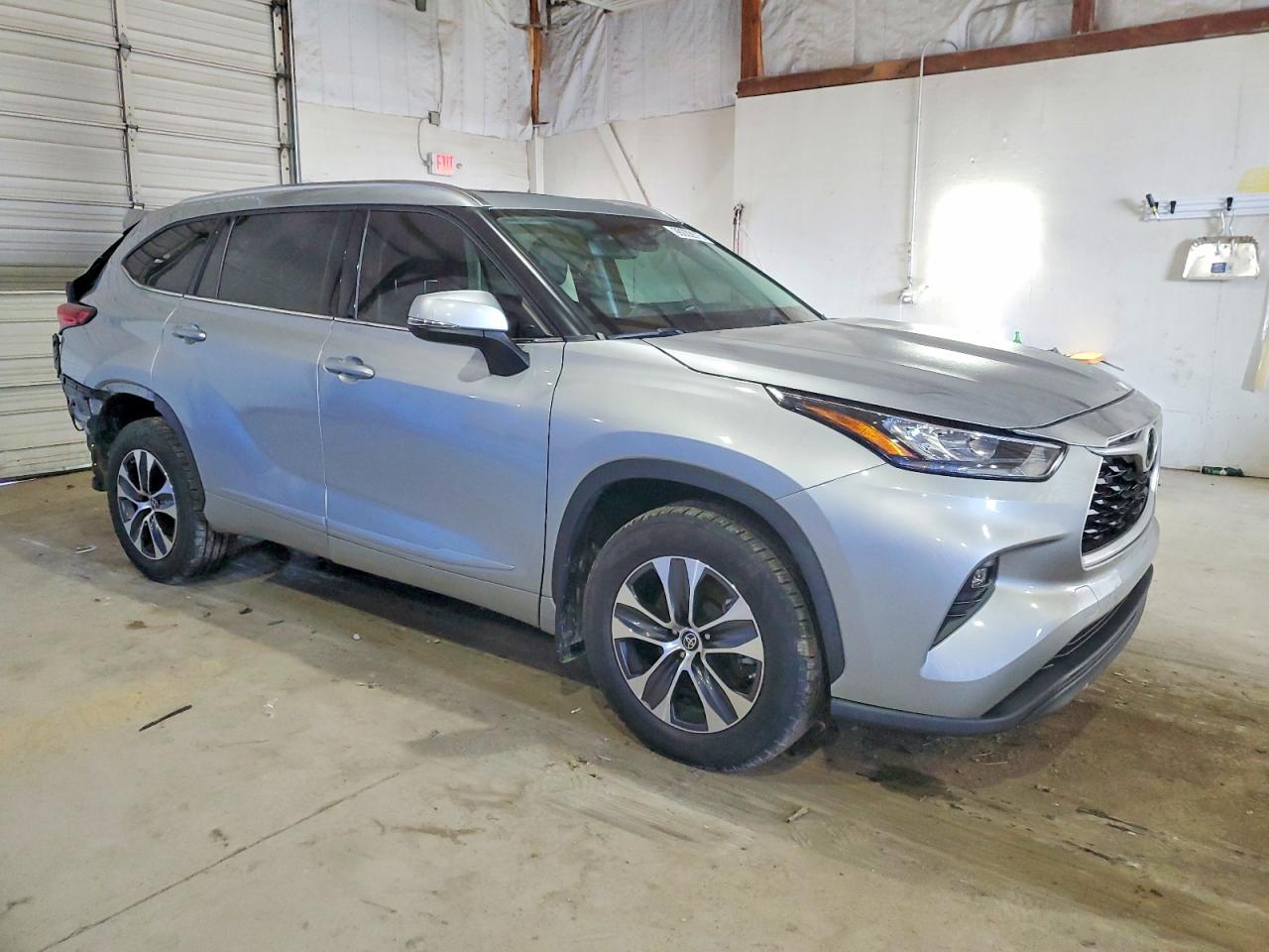 2020 TOYOTA HIGHLANDER XLE photo 4