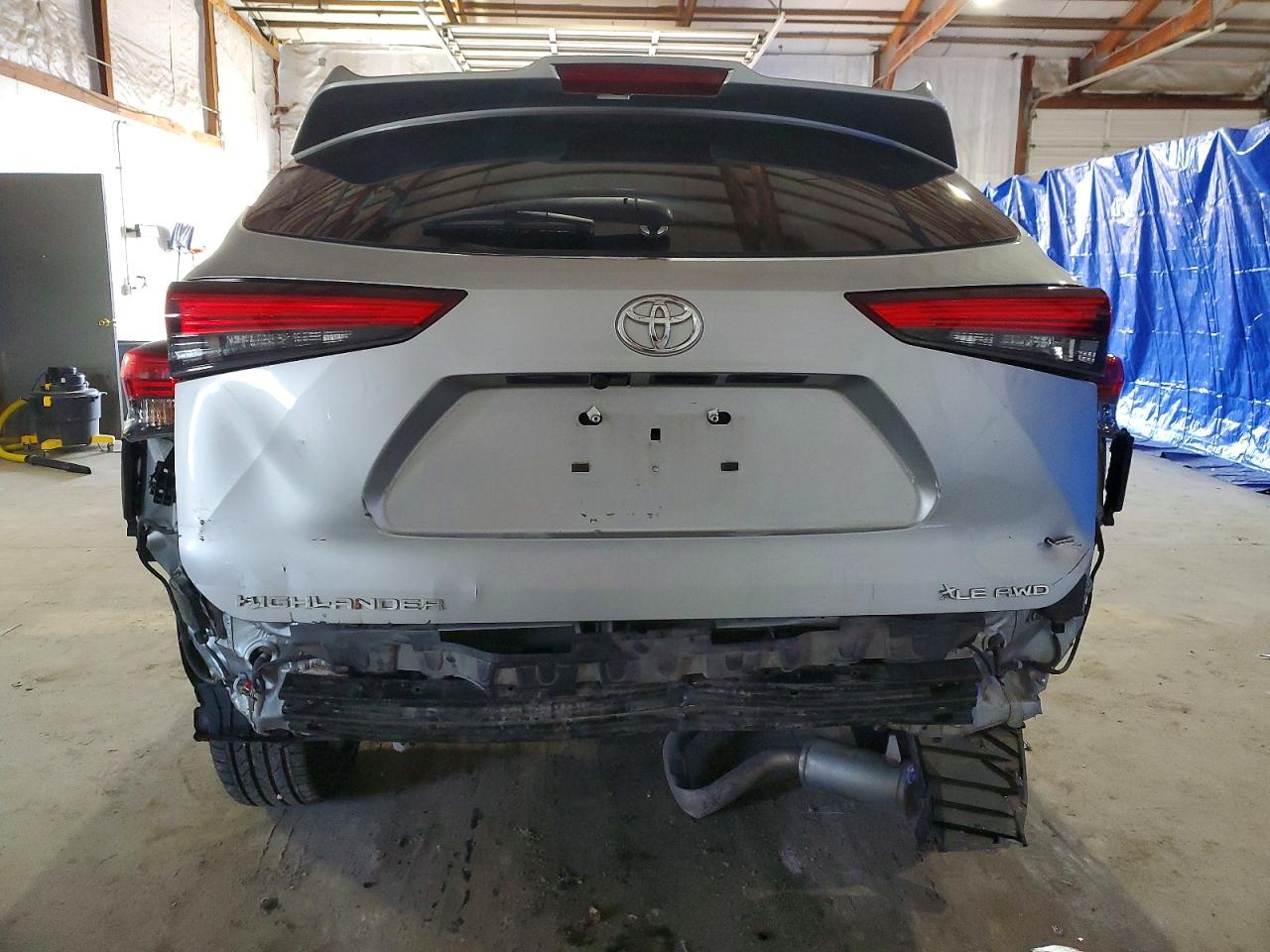 2020 TOYOTA HIGHLANDER XLE photo 6