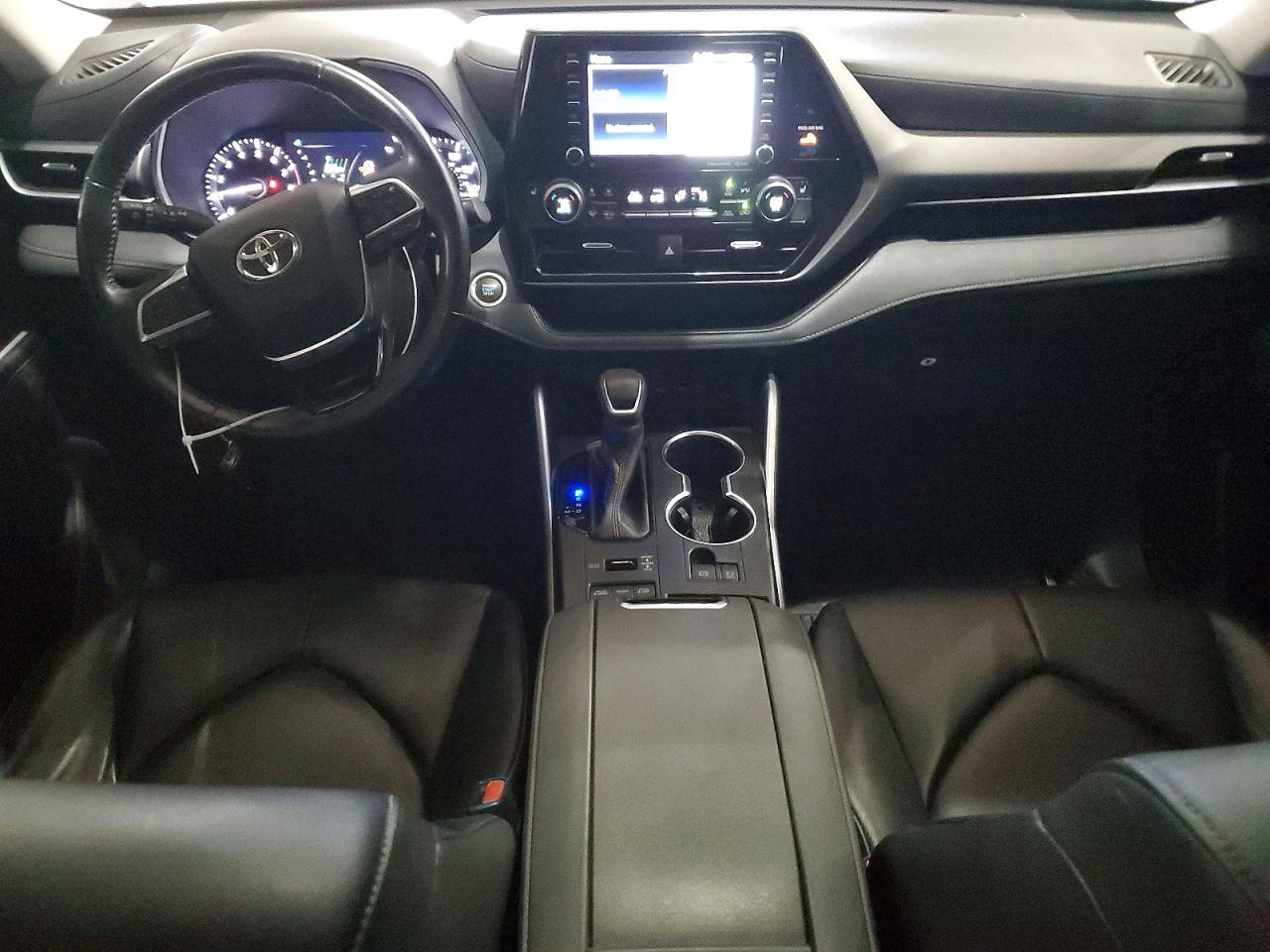 2020 TOYOTA HIGHLANDER XLE photo 8