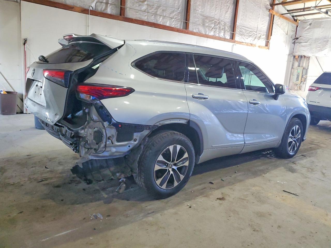 2020 TOYOTA HIGHLANDER XLE photo 3