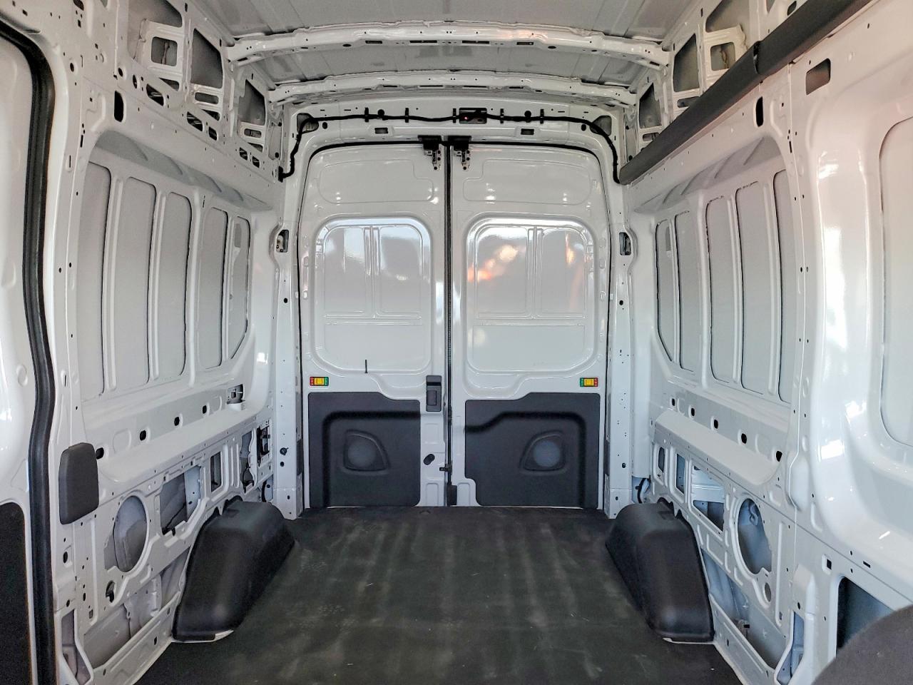 2025 FORD TRANSIT T-350 photo 10