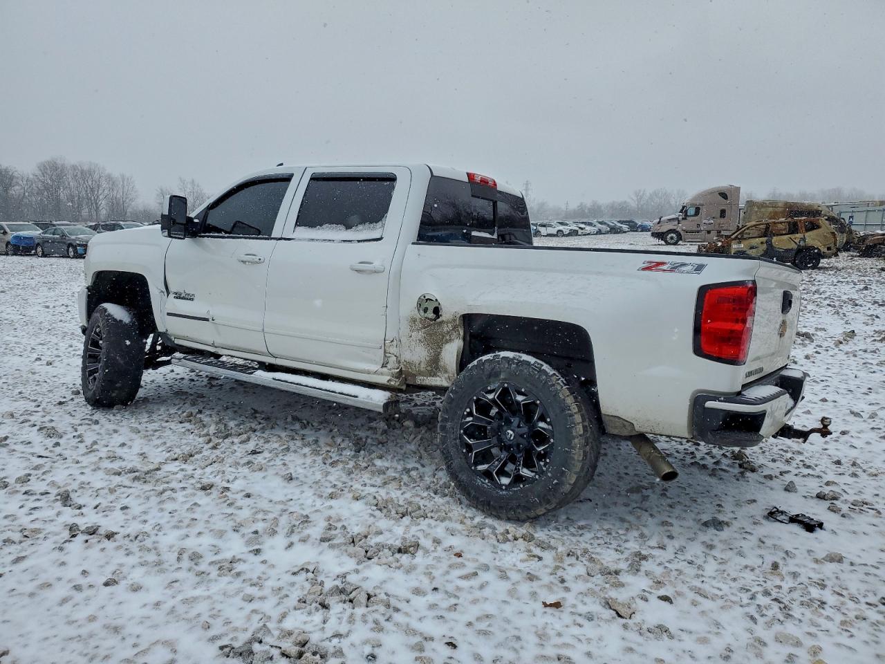 2017 CHEVROLET SILVERADO K1500 LT photo 2
