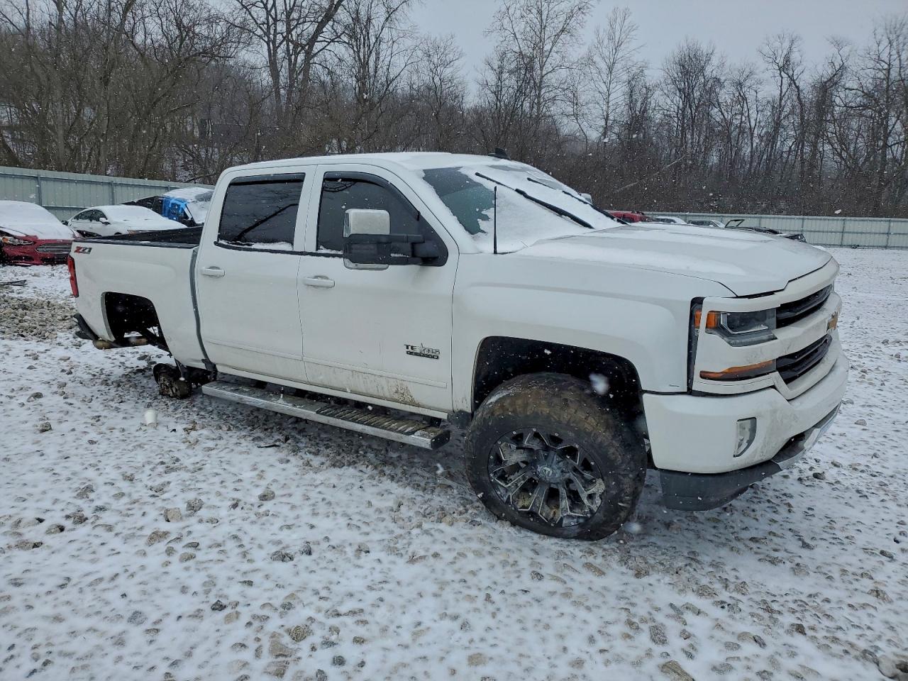 2017 CHEVROLET SILVERADO K1500 LT photo 4