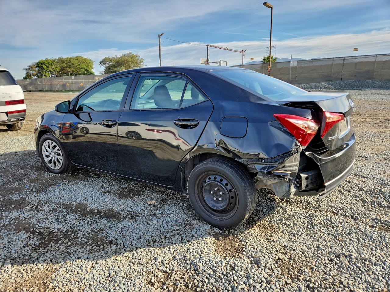2017 TOYOTA COROLLA L photo 3
