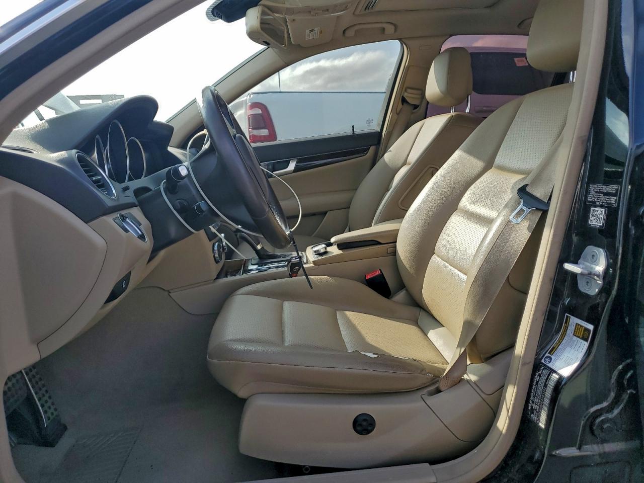 2014 MERCEDES-BENZ C 250 photo 7