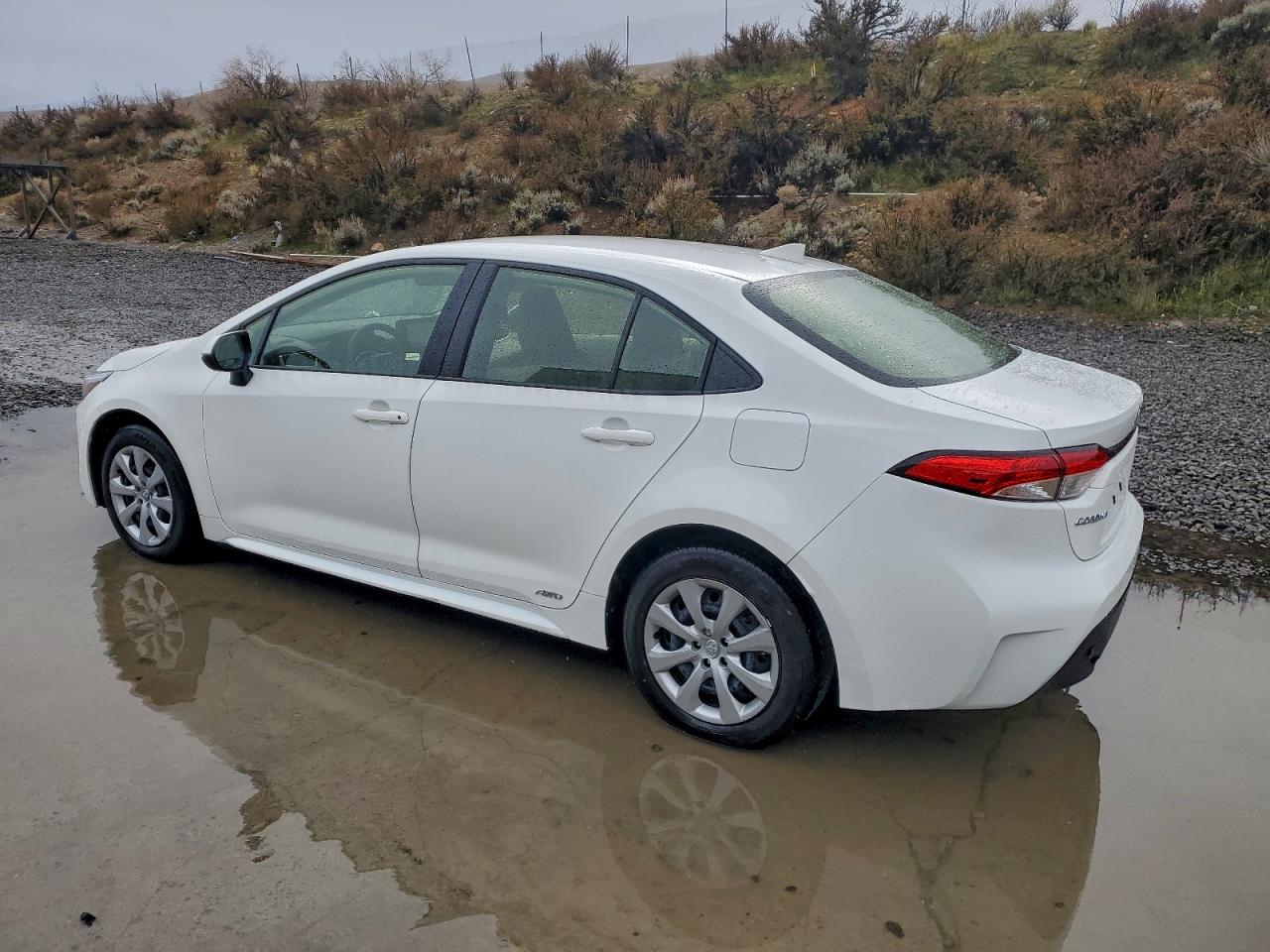 2025 TOYOTA COROLLA LE photo 2