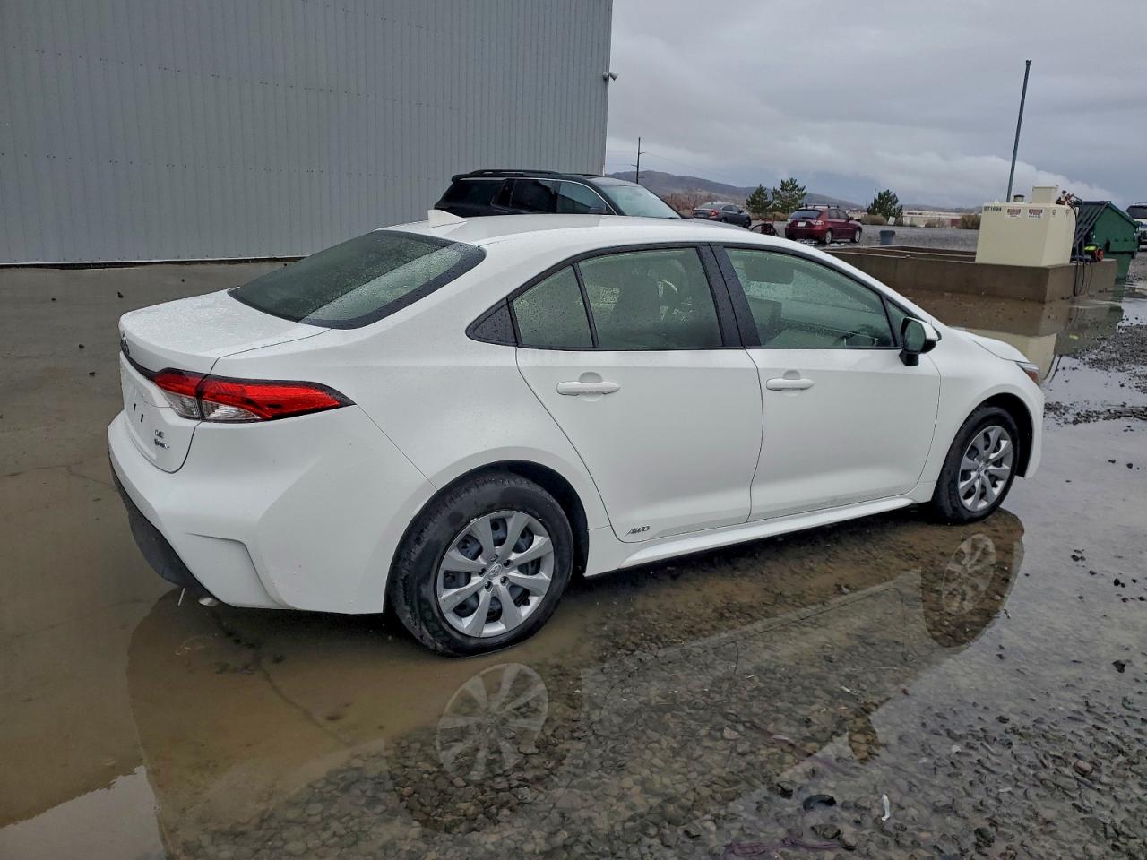 2025 TOYOTA COROLLA LE photo 3