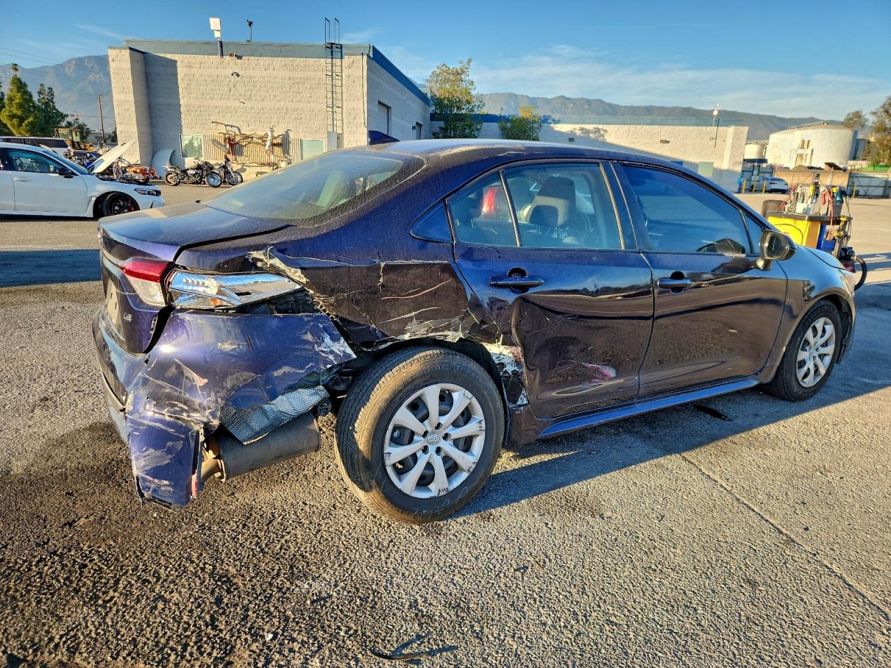 2021 TOYOTA COROLLA LE photo 3