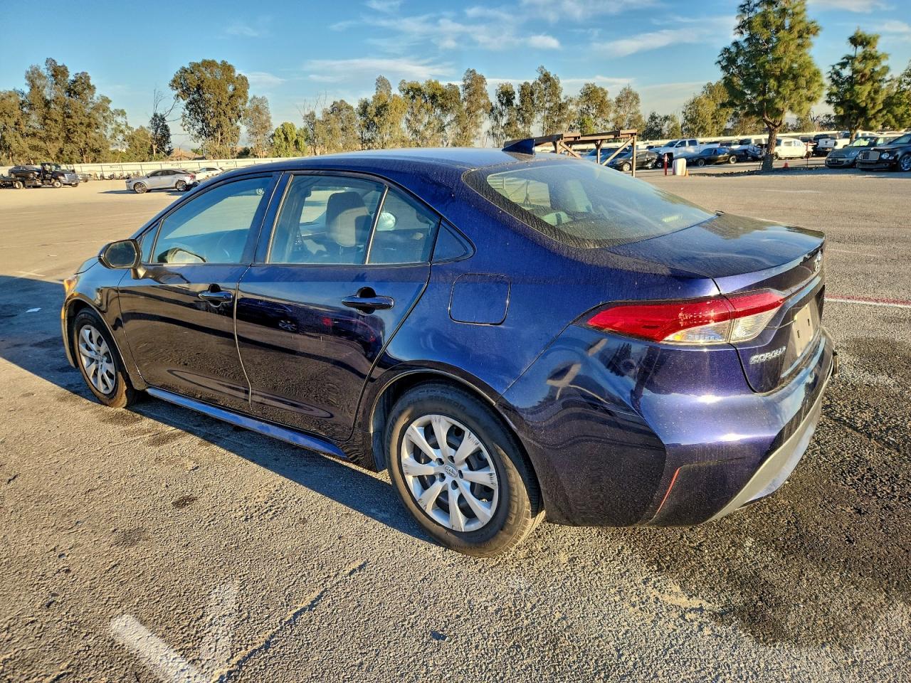 2021 TOYOTA COROLLA LE photo 2