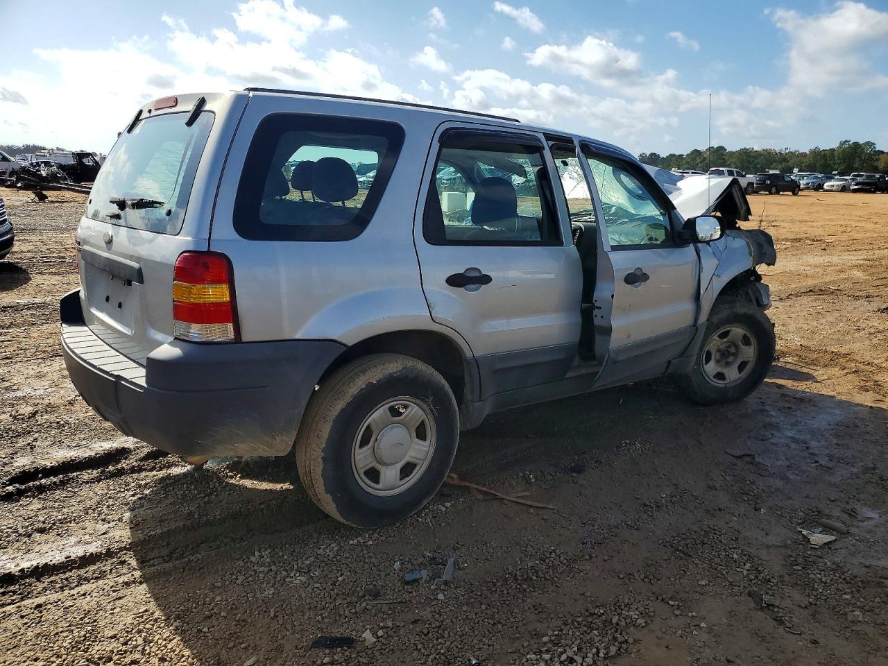 2005 FORD ESCAPE XLS photo 3