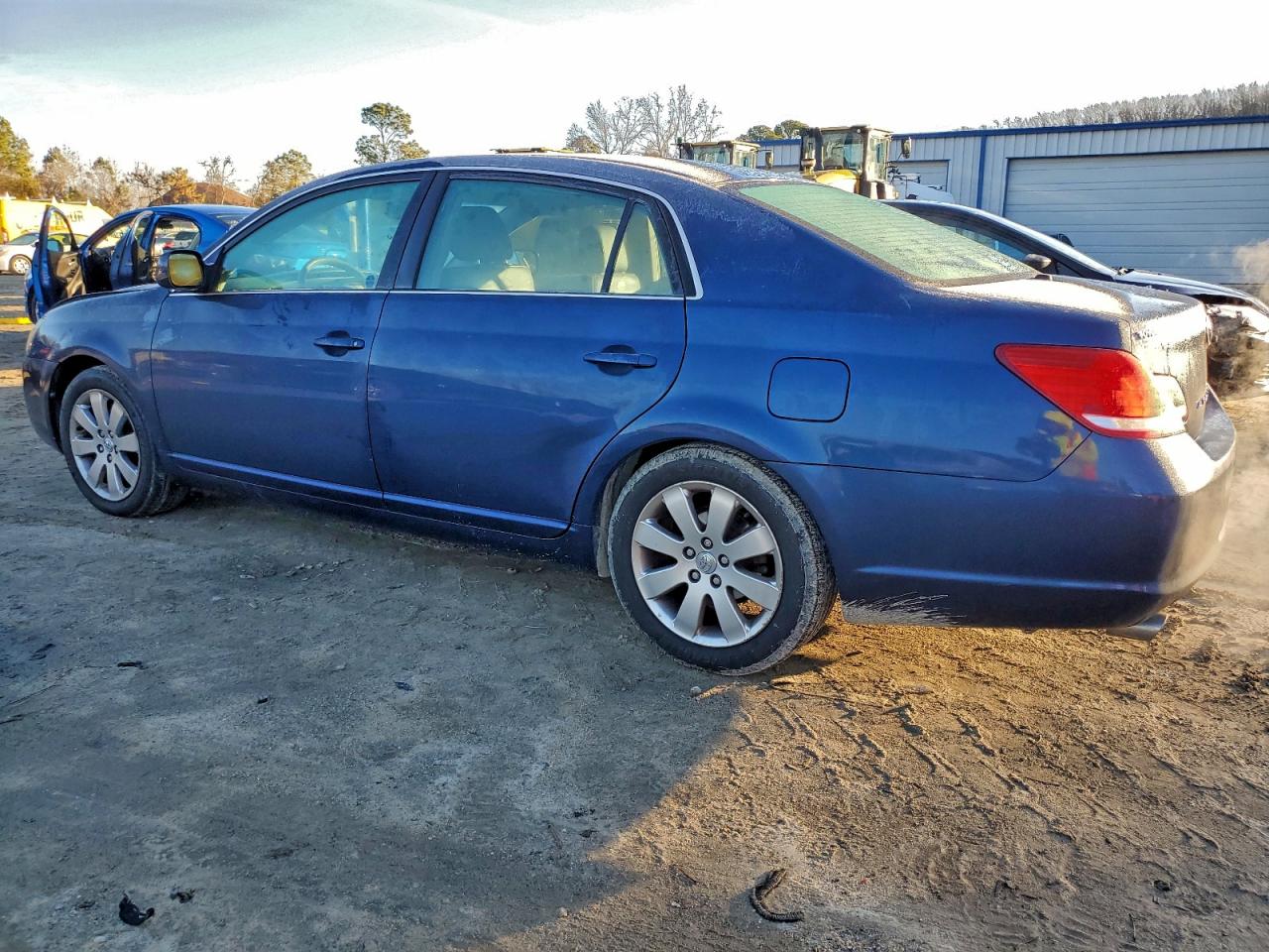 2005 TOYOTA AVALON XL photo 2