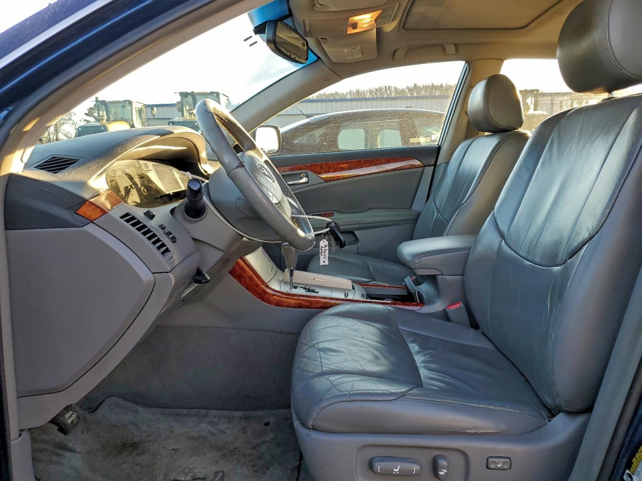 2005 TOYOTA AVALON XL photo 7