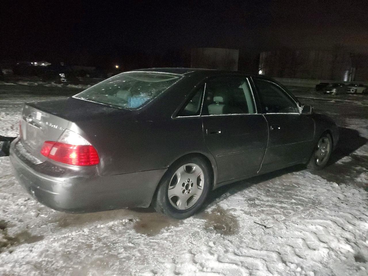 2004 TOYOTA AVALON XL photo 3
