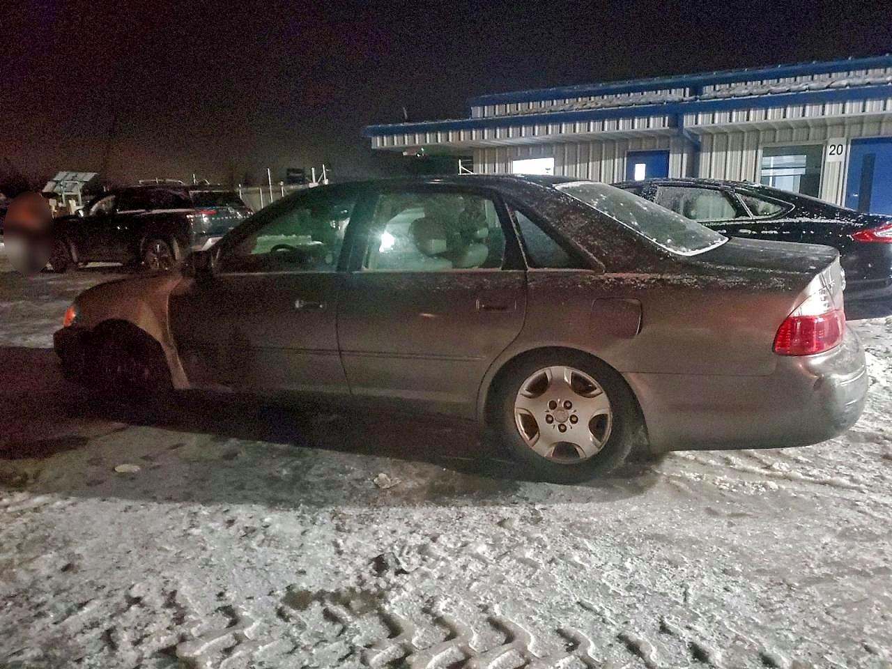2004 TOYOTA AVALON XL photo 2