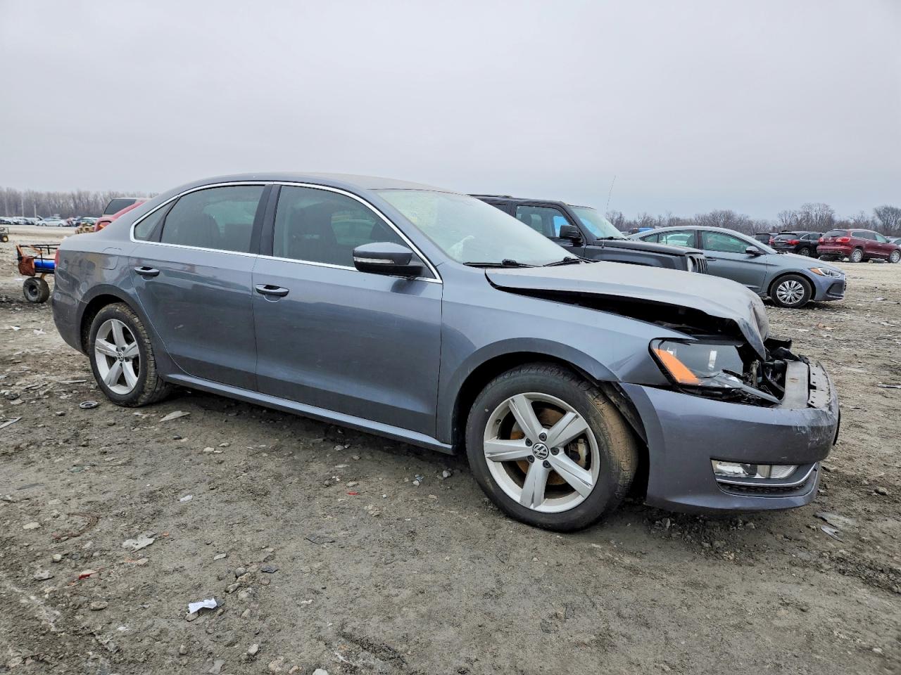 2015 VOLKSWAGEN PASSAT S photo 4