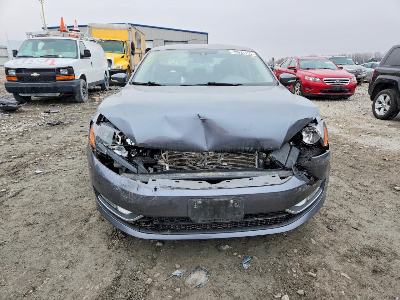 2015 VOLKSWAGEN PASSAT S photo 5