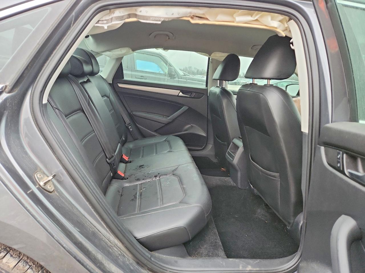 2015 VOLKSWAGEN PASSAT S photo 10