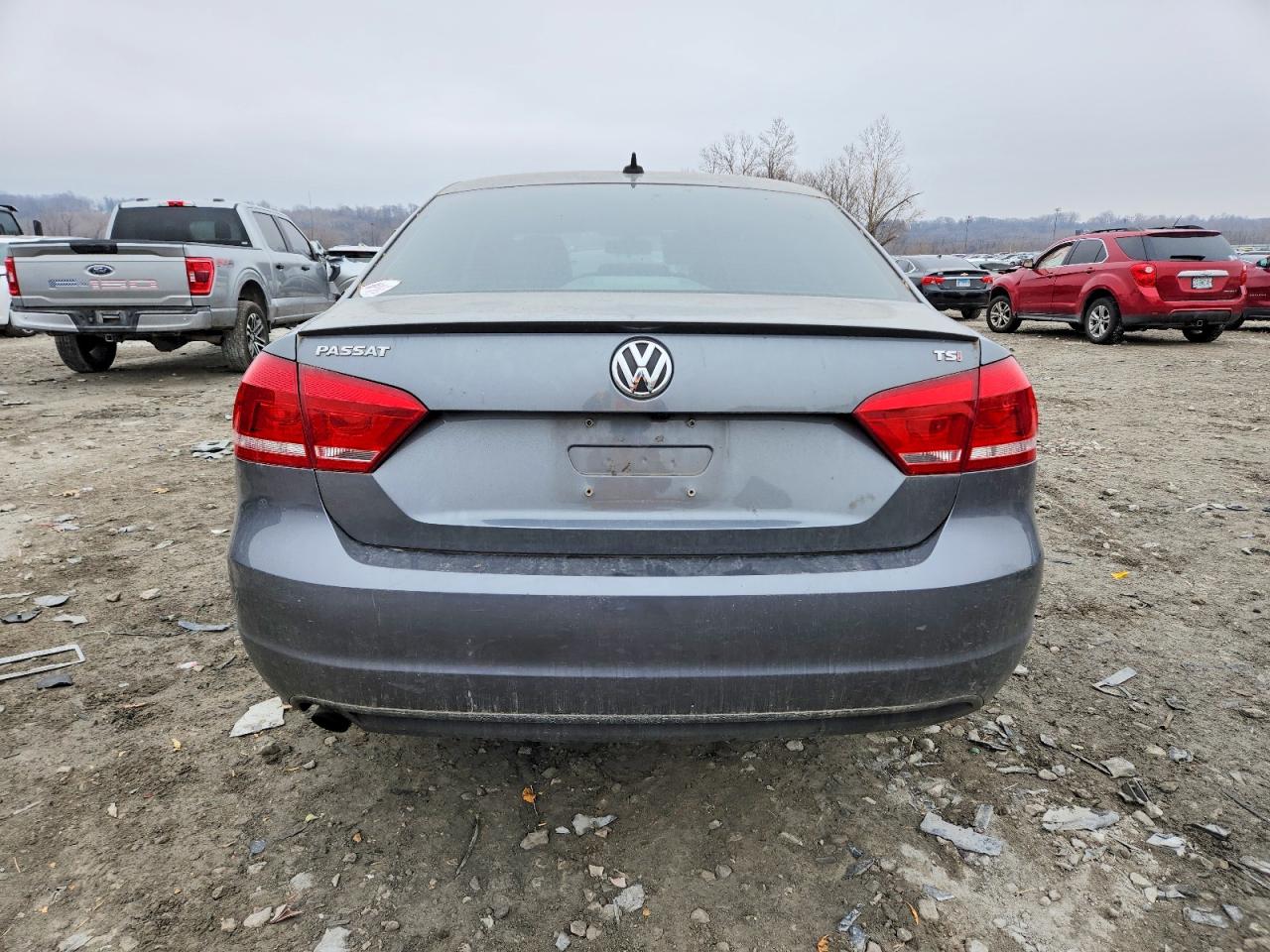 2015 VOLKSWAGEN PASSAT S photo 6