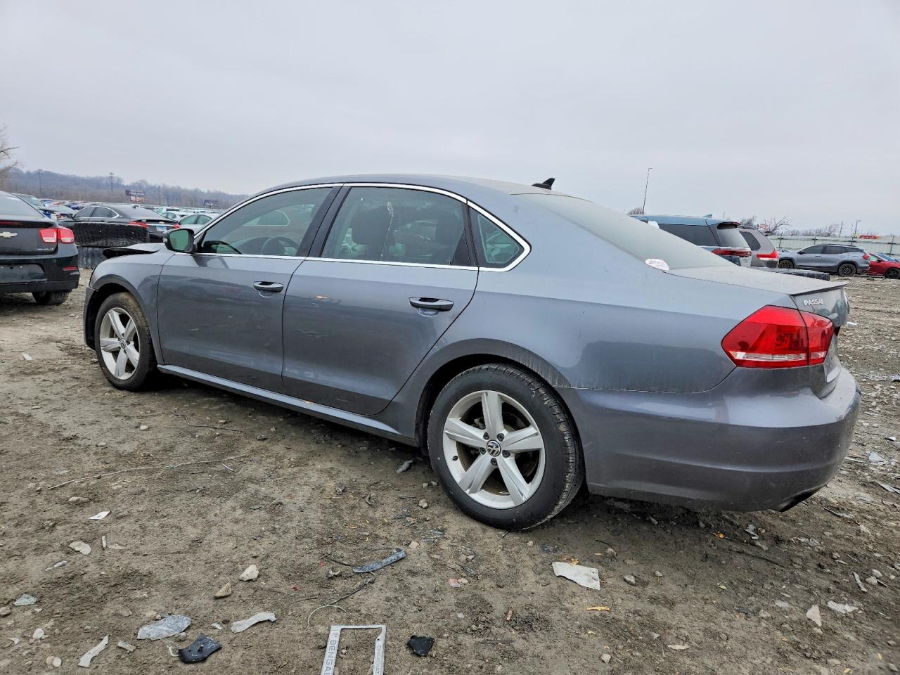 2015 VOLKSWAGEN PASSAT S photo 2